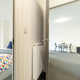 2 Bed Apartment En Suite - Image 2